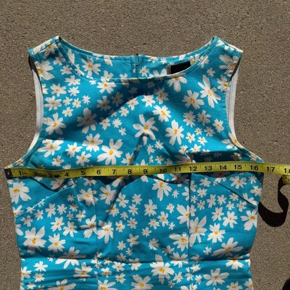 Vintage Floral Sleeveless Dress - Blue and White - Picture 6 of 6